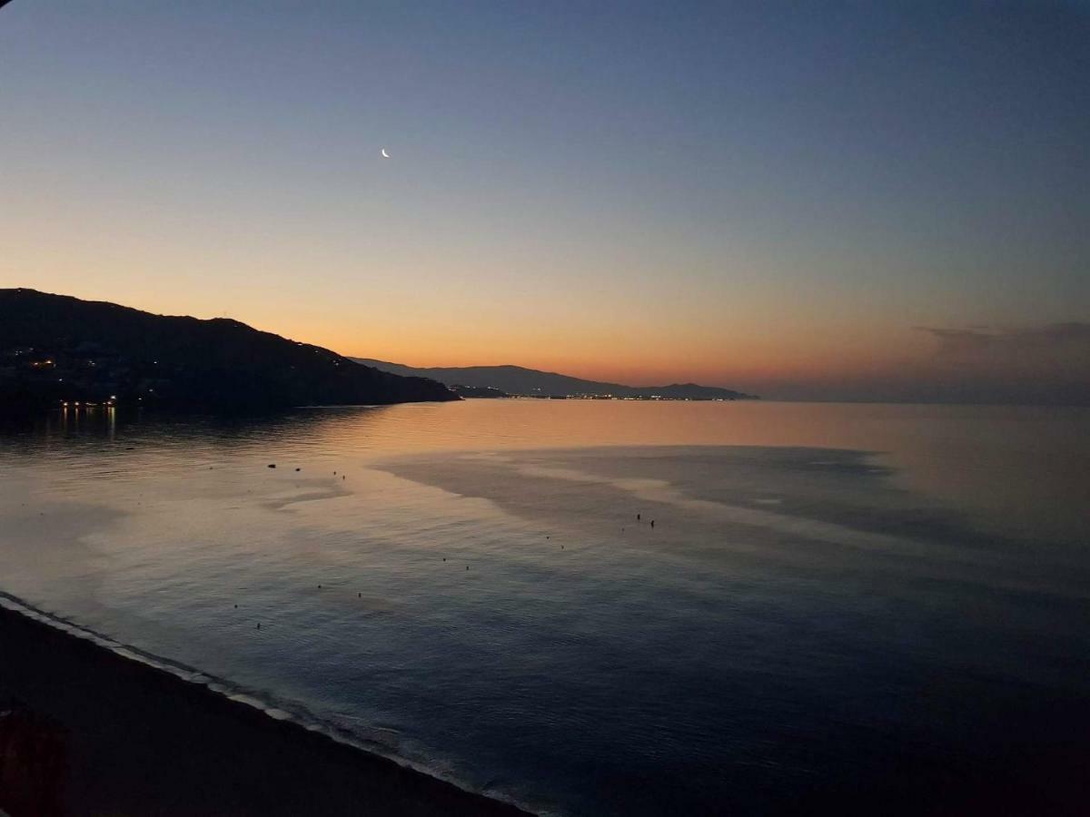 Ático en Almuñecar. Primera línea de playa con vistas espectaculares Almunecar Exterior foto