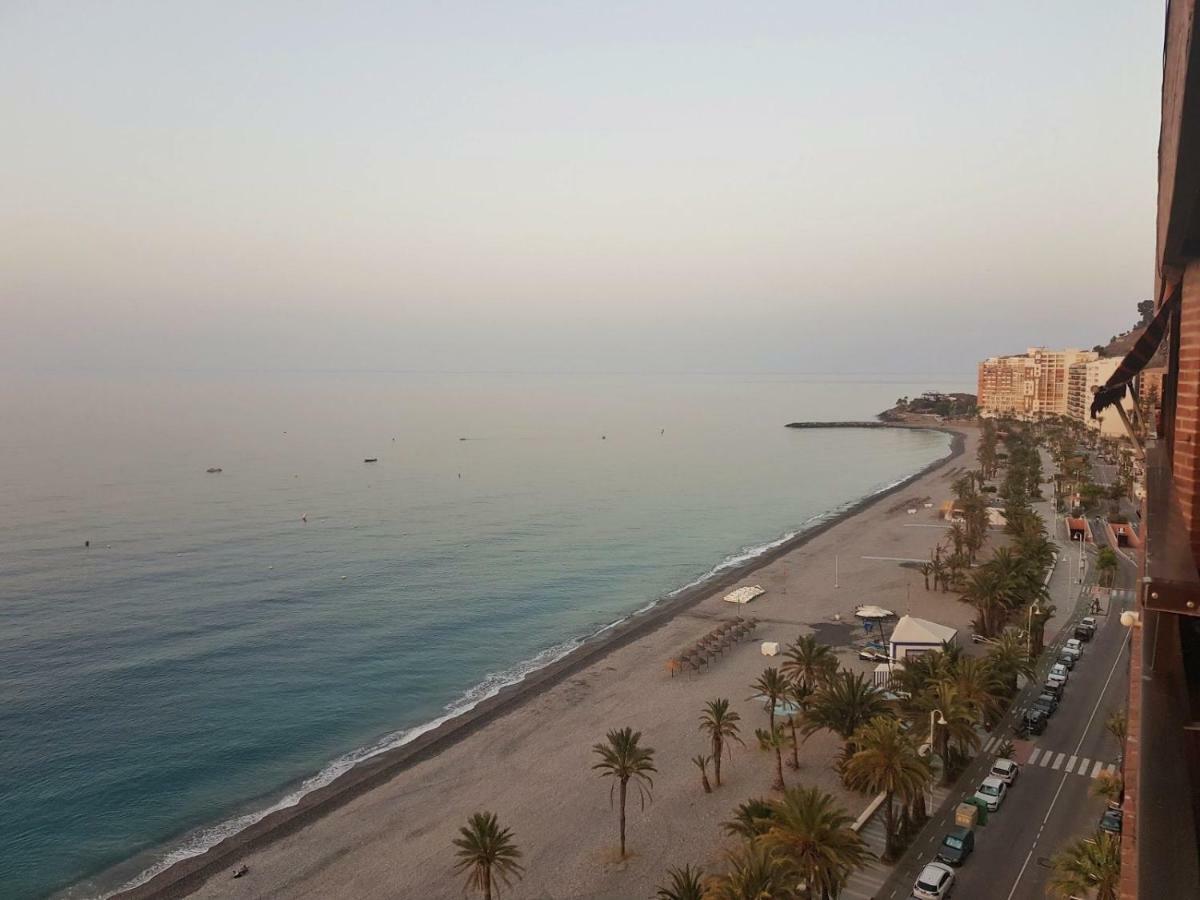Ático en Almuñecar. Primera línea de playa con vistas espectaculares Almunecar Exterior foto