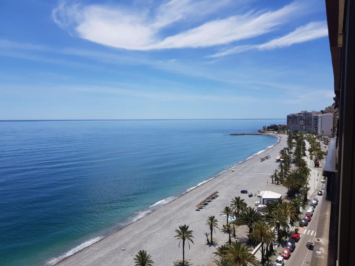 Ático en Almuñecar. Primera línea de playa con vistas espectaculares Almunecar Exterior foto